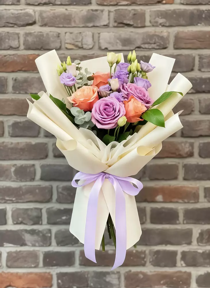 Букет цветов из: Лизиантусы и Розы в Обухово