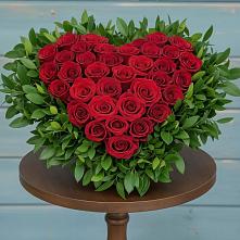 Цветочная композиция из Розы в виде сердца в Обухово