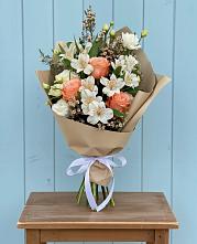 Букет цветов из:  Альстромерии, Лизиантусы, Розы и Хризантемы в Обухово