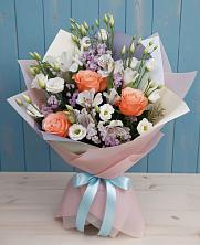 Букет цветов из:  Лизиантусы, Розы, Альстромерии и Гипсофила в Обухово