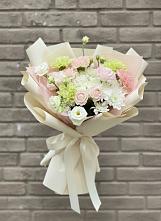 Букет цветов из:  Гвоздики, Розы, Лизиантусы и Хризантемы в Обухово