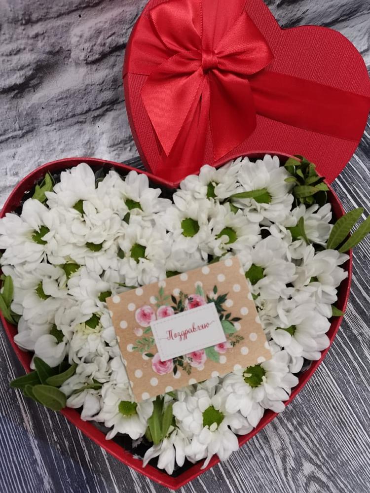 Цветочная композиция из Хризантемы в виде сердца в Обухово