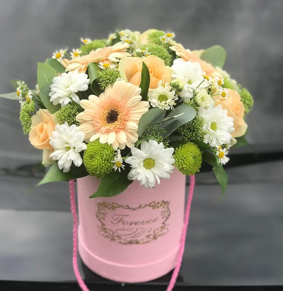 Цветочная композиция из Розы, Герберы и Хризантемы в шляпной коробке в Обухово