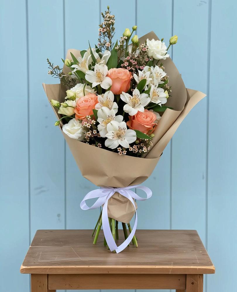 Букет цветов из: Альстромерии, Лизиантусы, Розы и Хризантемы в Обухово