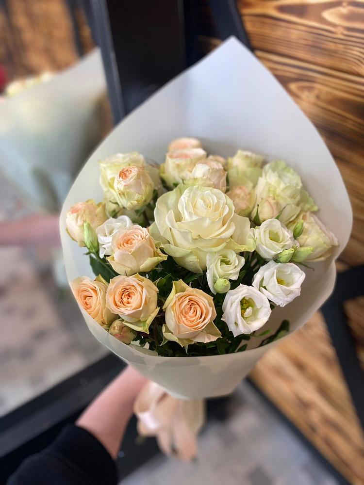 Букет цветов из: Розы и Лизиантусы в Обухово